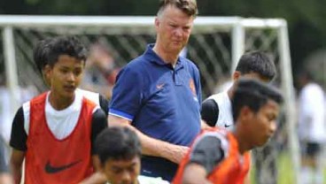 Van Gaal Berharap Liga Champions Ganggu Timnas Spanyol